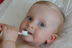 Čištění prvních zoubků u dětí